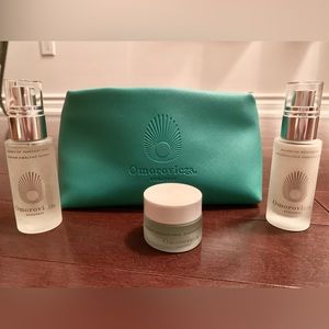 This travel size bundle is un-opened perfect for reducing pores and hydration